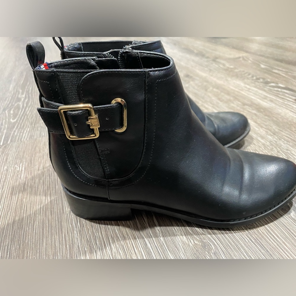 Black Tommy Hilfiger ankle boots. Size 6M